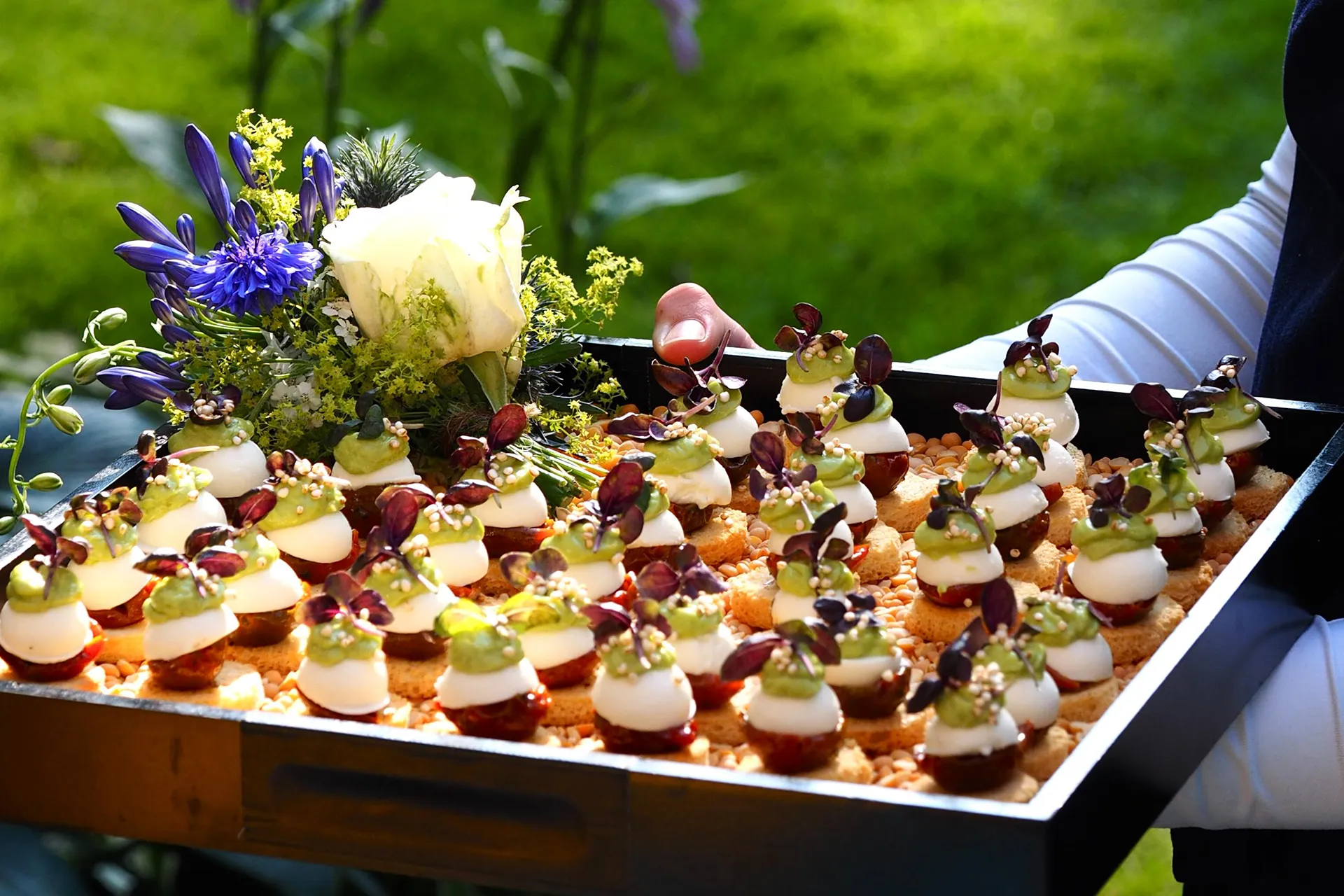 Amuses geserveerd op bruiloft